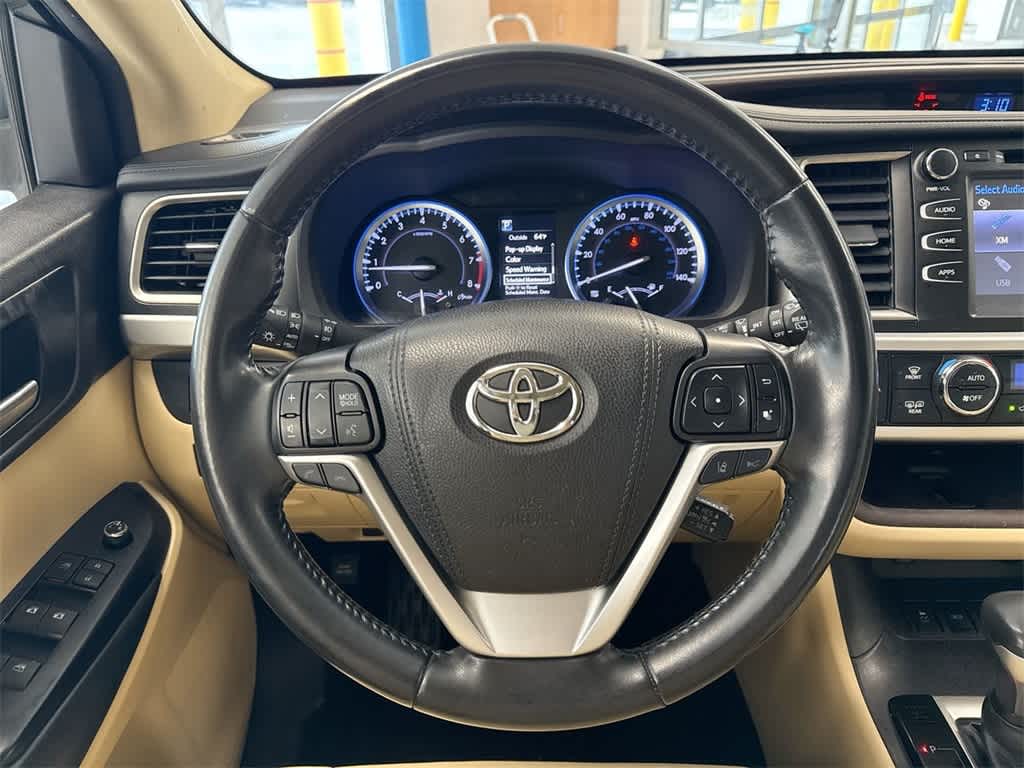 Thumbnail: 2019 Toyota Highlander - 25