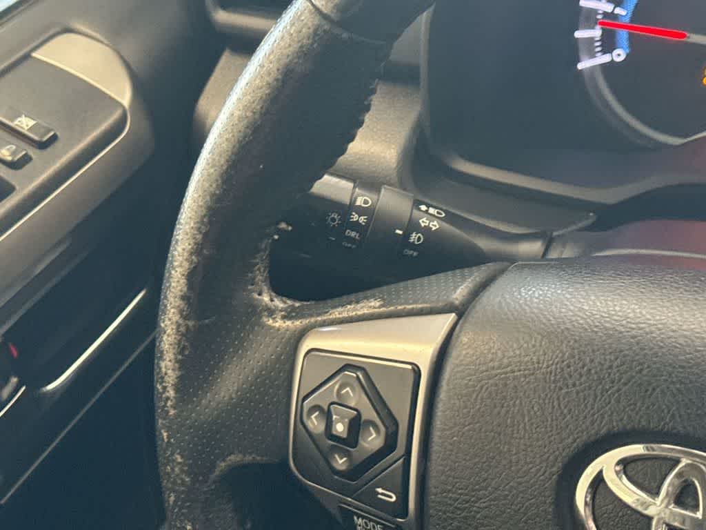 Thumbnail: 2015 Toyota 4Runner - 29