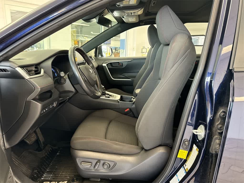 Thumbnail: 2021 Toyota RAV4 - 17