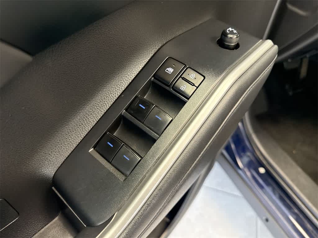 Thumbnail: 2022 Toyota Highlander - 18