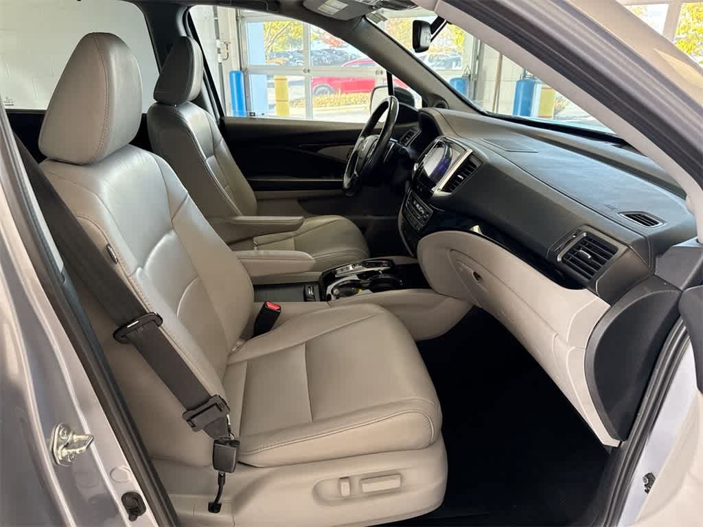 Thumbnail: 2017 Honda Pilot - 24