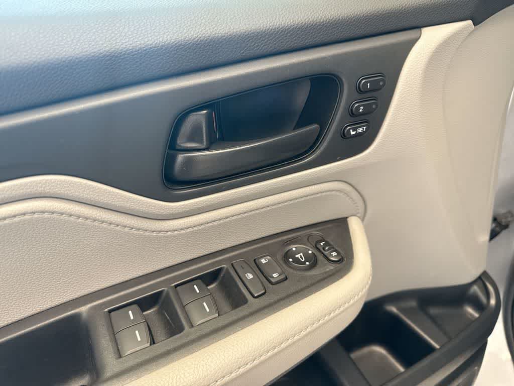 Thumbnail: 2023 Honda Odyssey - 20