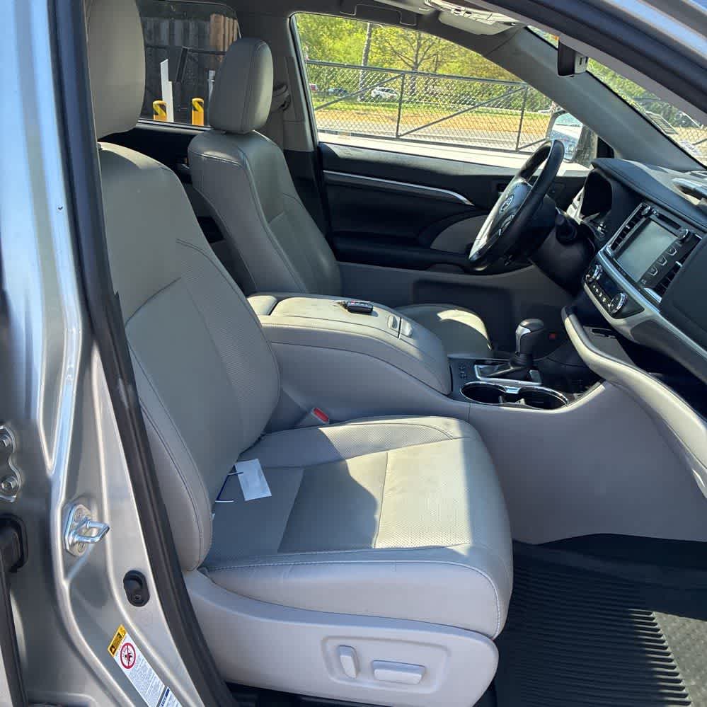 Thumbnail: 2019 Toyota Highlander - 6