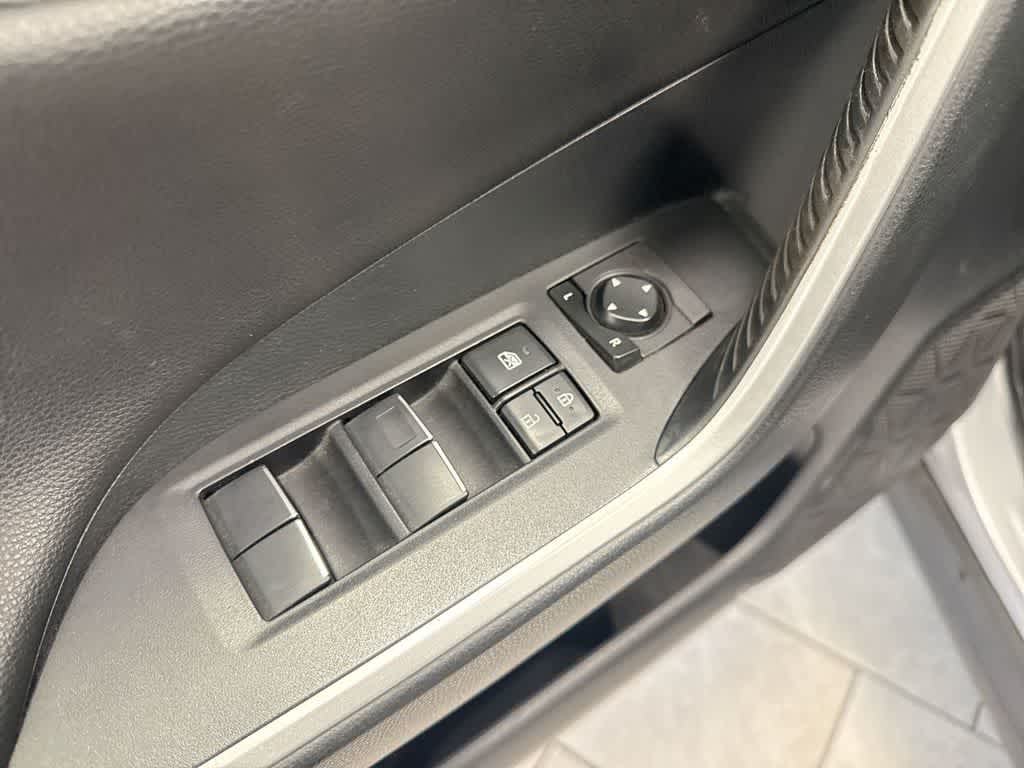 Thumbnail: 2019 Toyota RAV4 - 18