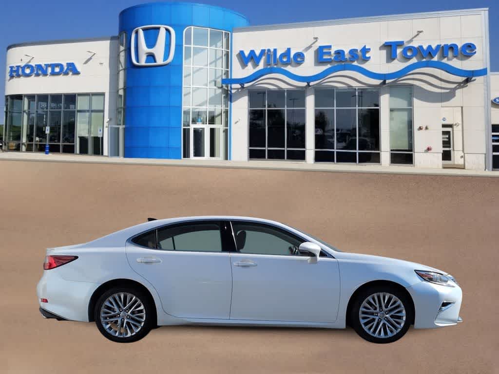 Thumbnail: 2016 Lexus ES - 9