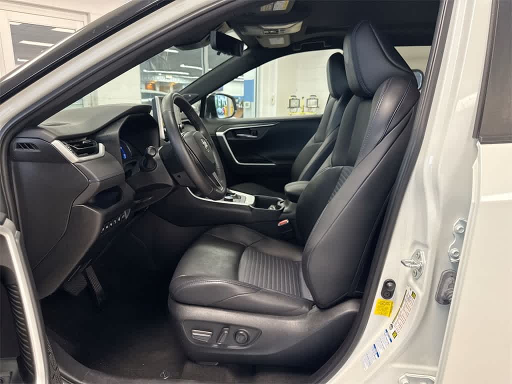 Thumbnail: 2022 Toyota RAV4 - 17