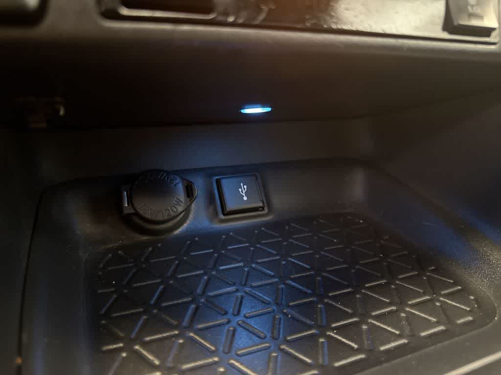 Thumbnail: 2020 Toyota RAV4 - 33