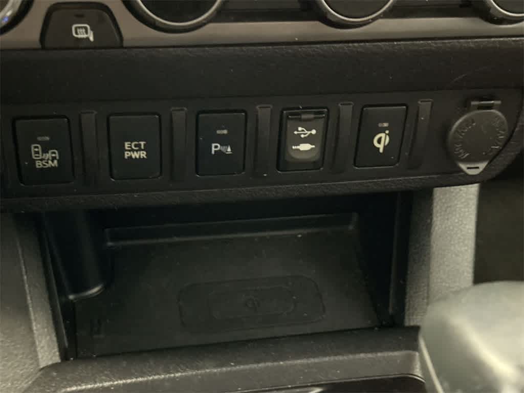 Thumbnail: 2017 Toyota Tacoma - 32