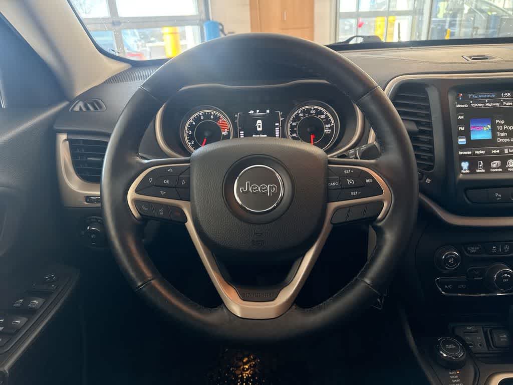 Thumbnail: 2017 Jeep Cherokee - 24