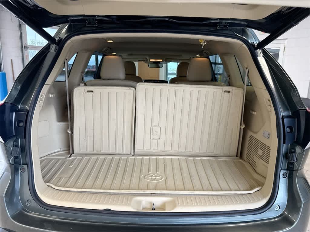 Thumbnail: 2019 Toyota Highlander - 37