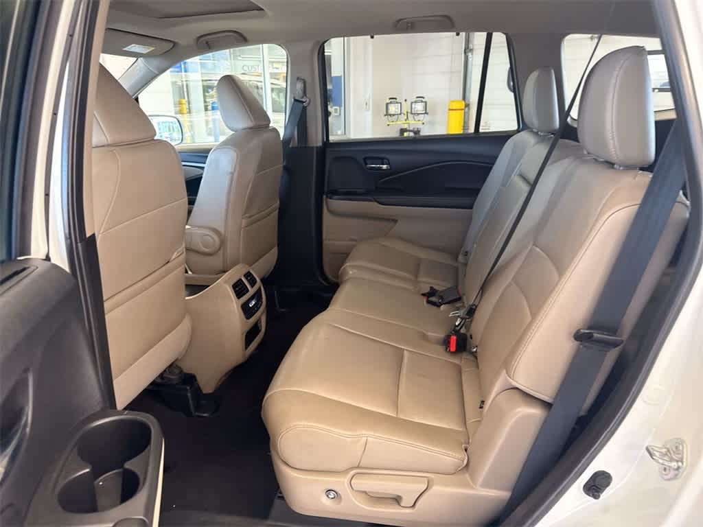 Thumbnail: 2019 Honda Pilot - 21