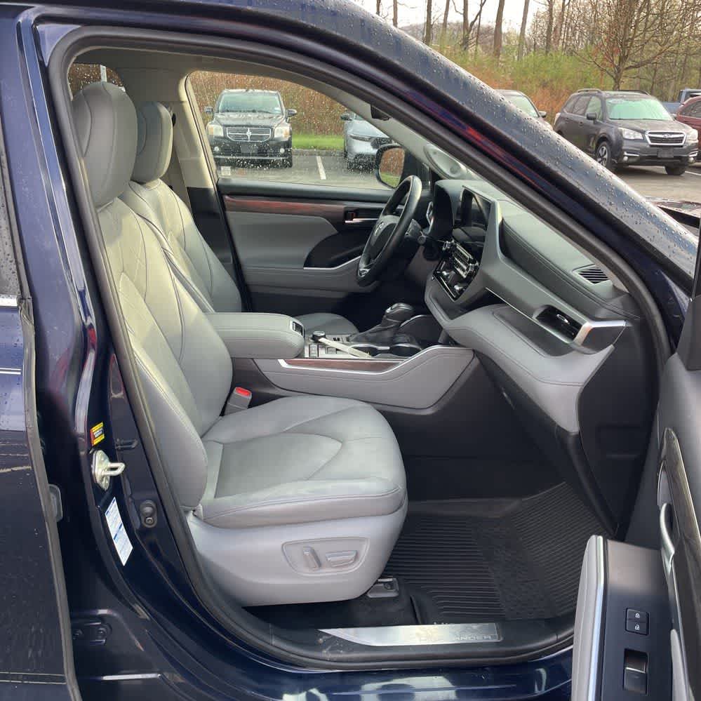 Thumbnail: 2020 Toyota Highlander - 8