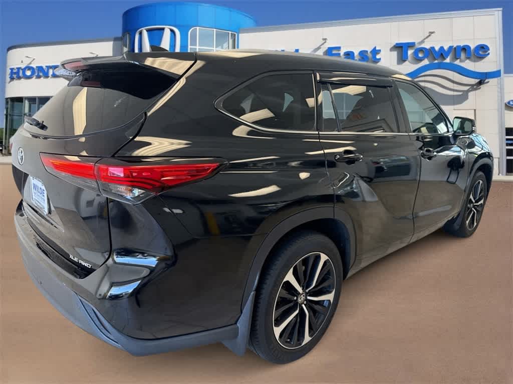 Thumbnail: 2022 Toyota Highlander - 8