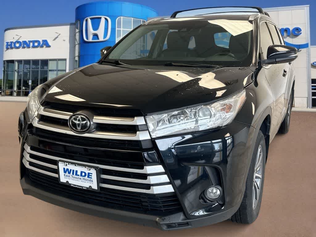 Used 2019 Toyota Highlander XLE V6 SUV