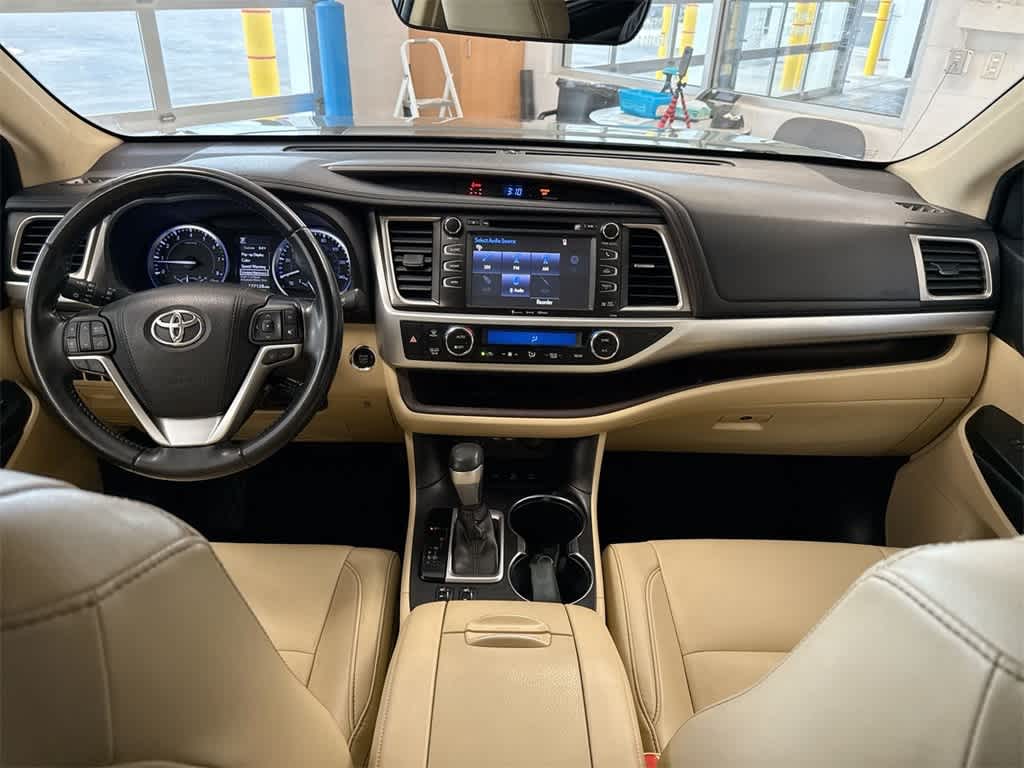 Thumbnail: 2019 Toyota Highlander - 16