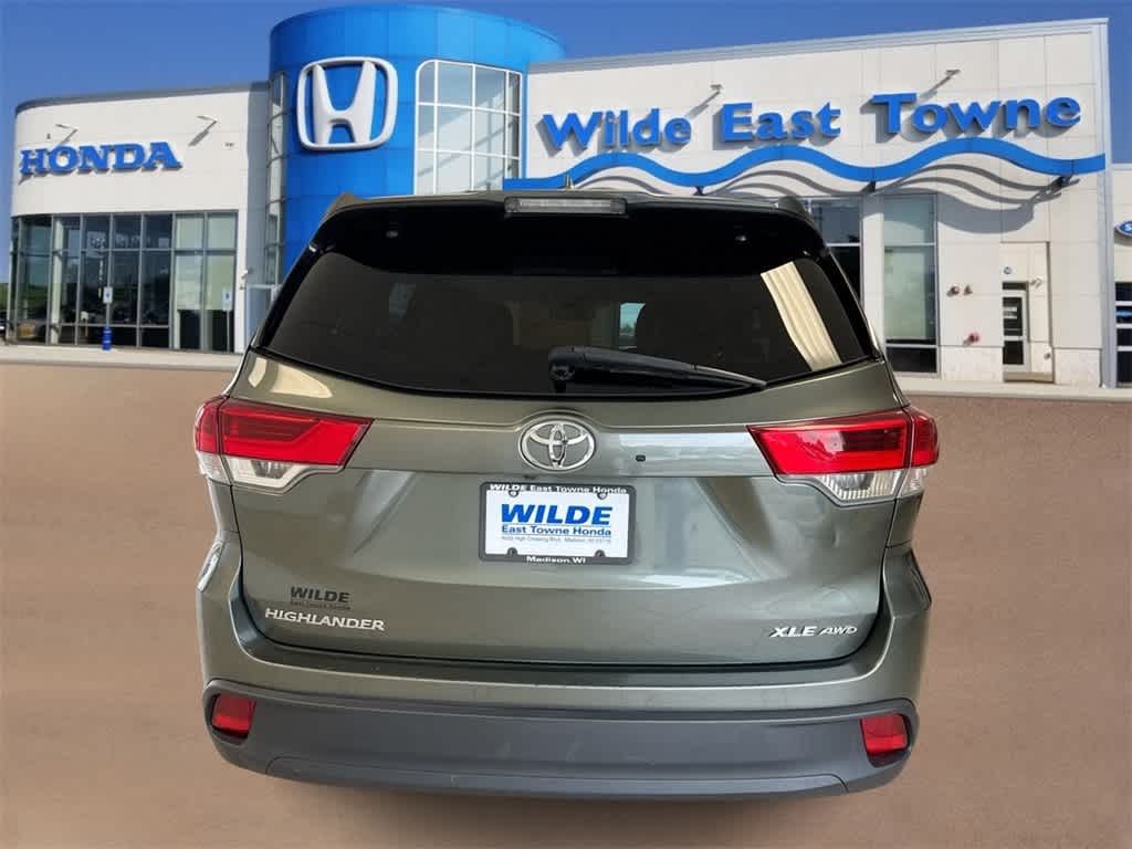 Thumbnail: 2019 Toyota Highlander - 7
