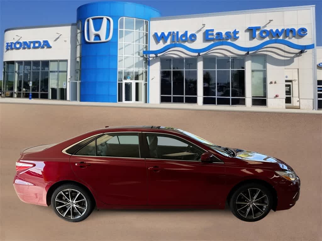 Thumbnail: 2015 Toyota Camry - 9