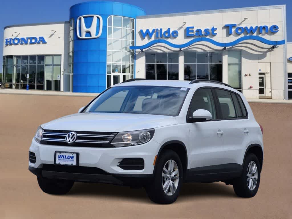 Thumbnail: 2017 Volkswagen Tiguan - 4