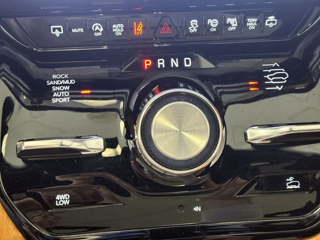 Thumbnail: 2023 Jeep Grand Wagoneer L - 38