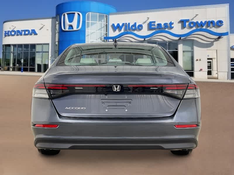 2025 Honda Accord LX photo 4