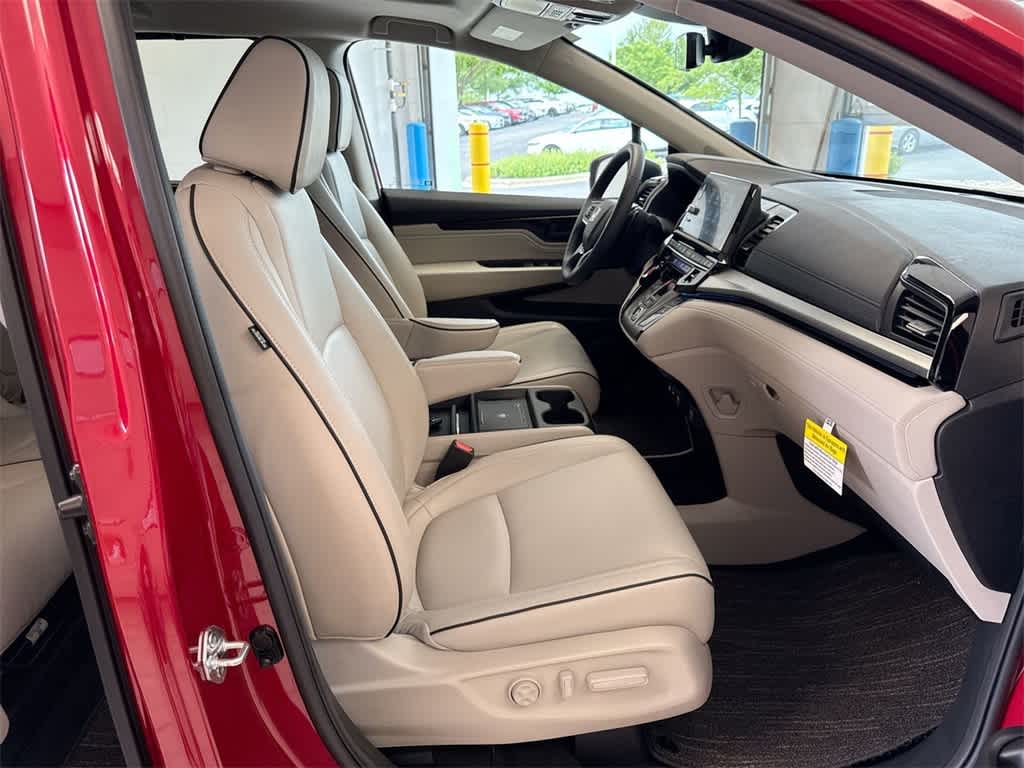 2025 Honda Odyssey Touring 25