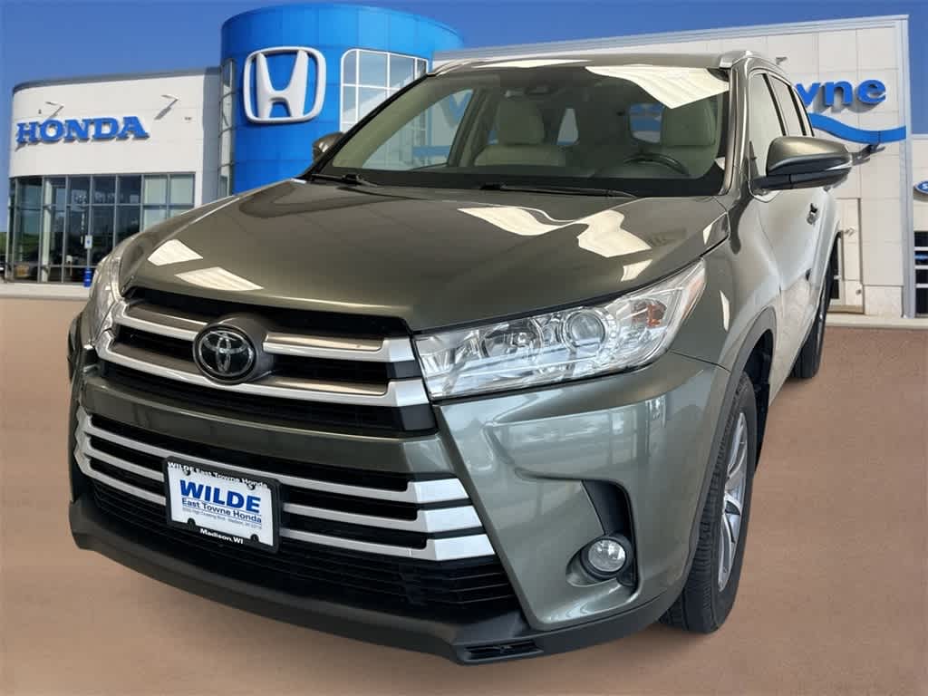 Thumbnail: 2019 Toyota Highlander - 4