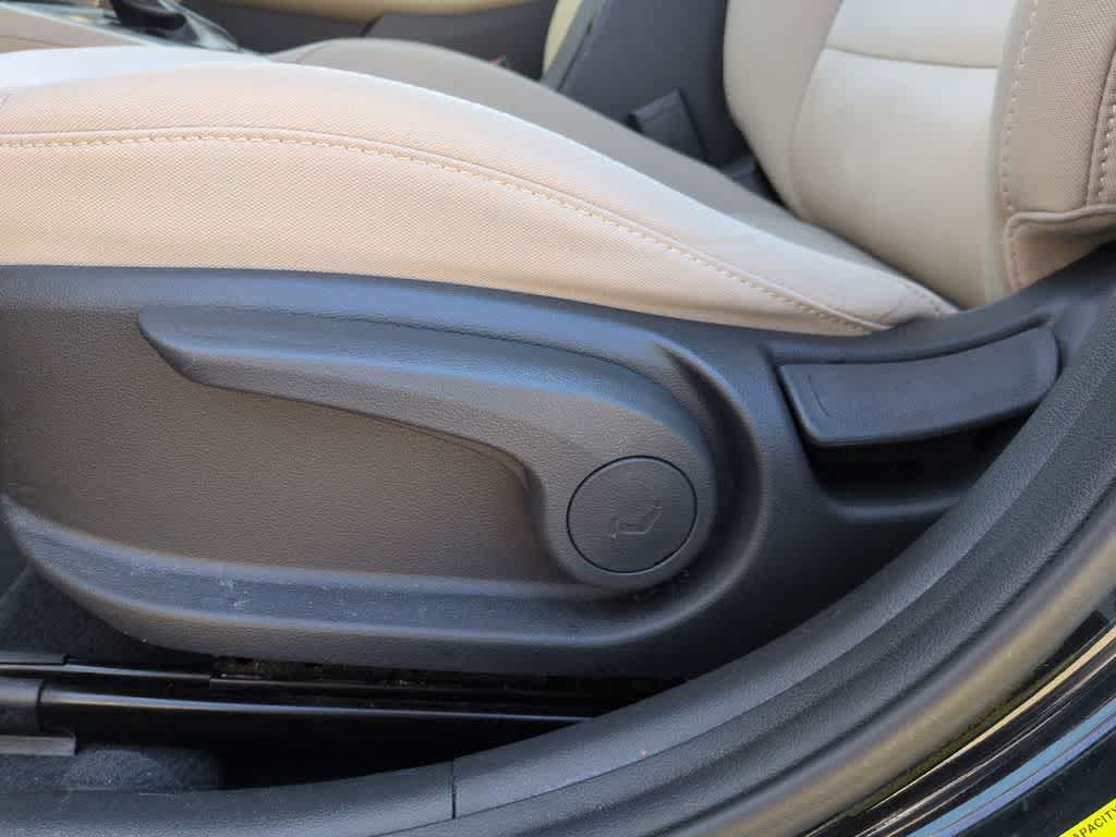 Thumbnail: 2018 Hyundai Elantra - 17