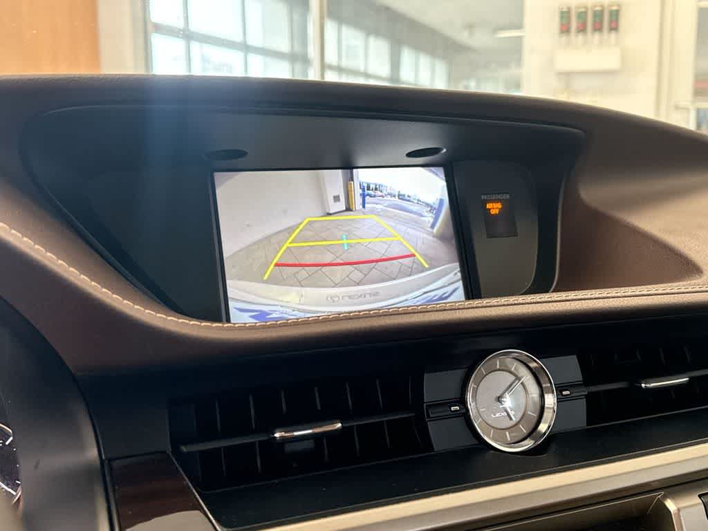 Thumbnail: 2018 Lexus ES - 31