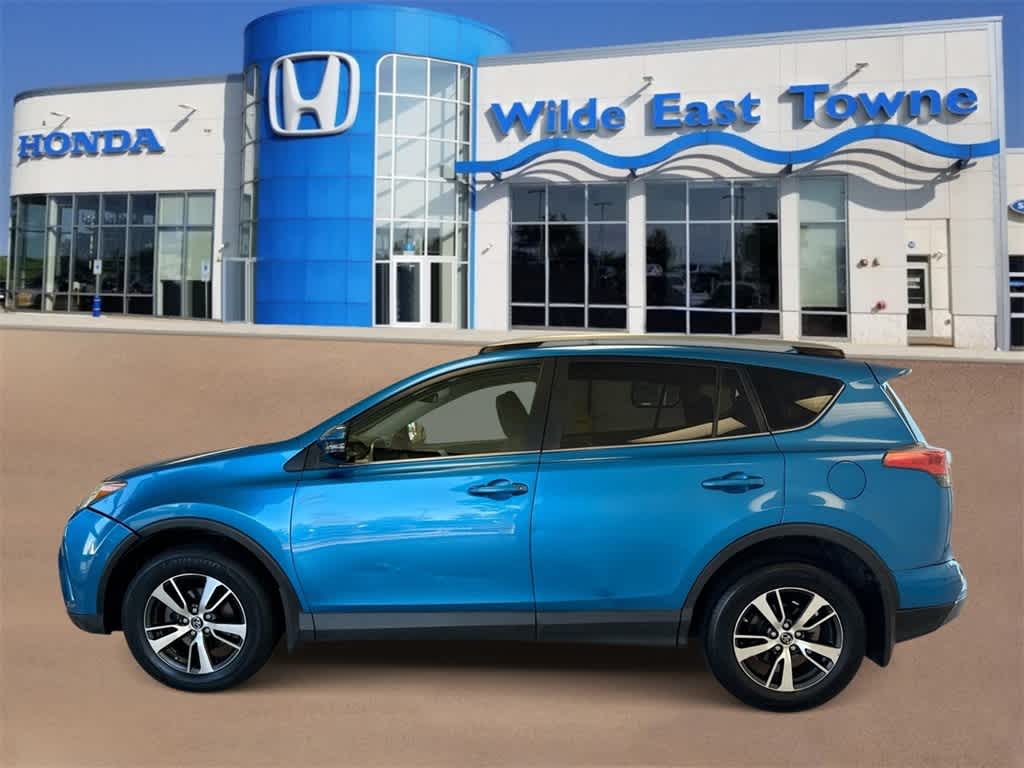 Thumbnail: 2017 Toyota RAV4 - 5