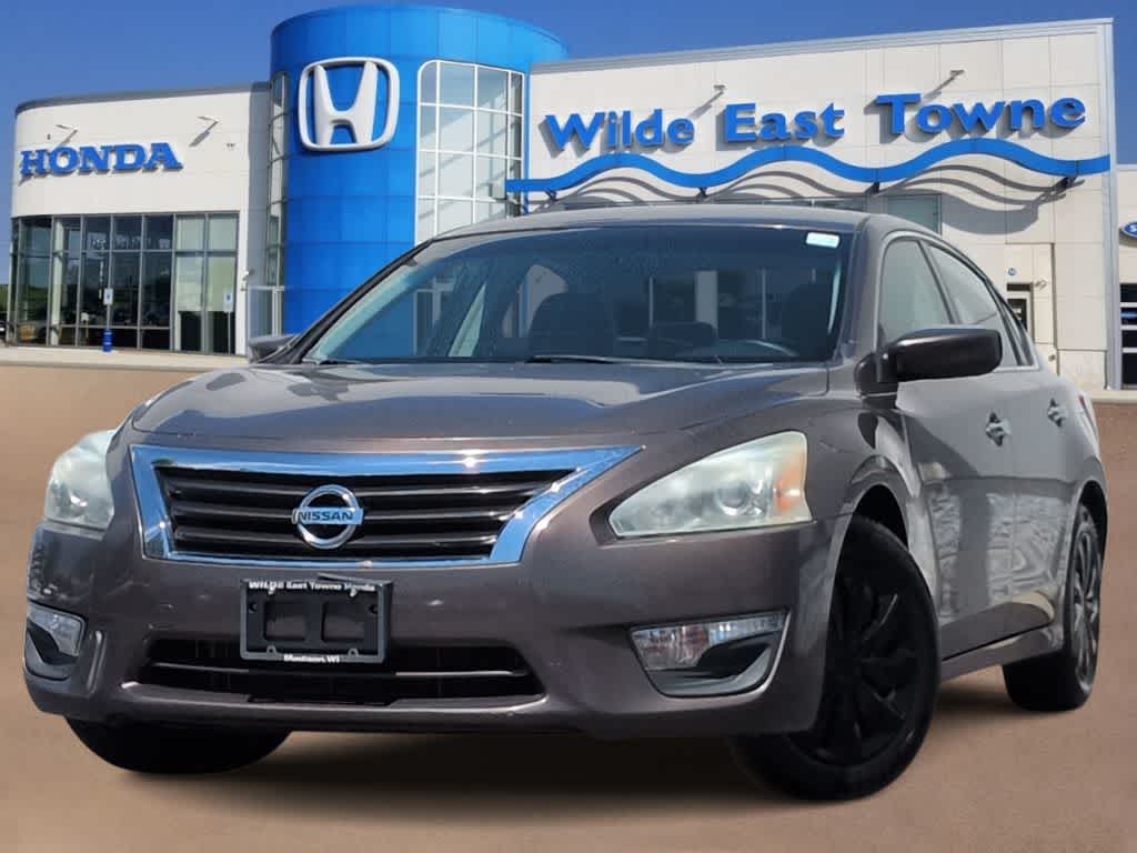 2013 Nissan Altima S -
                  Madison, WI