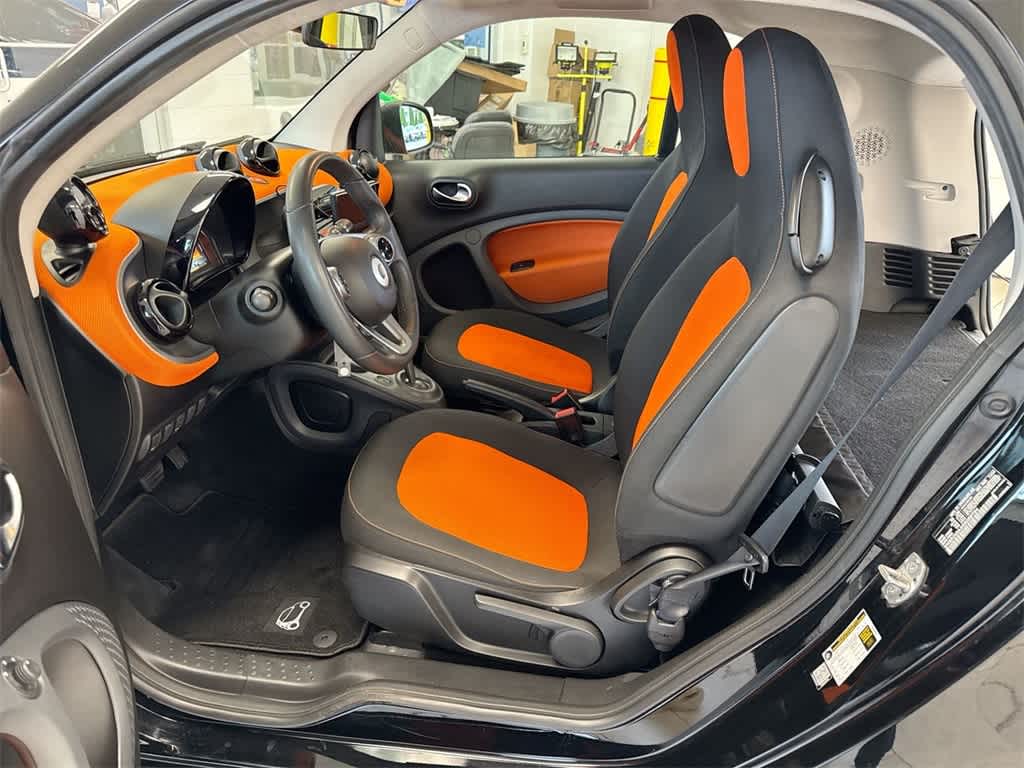 Thumbnail: 2016 smart fortwo - 15