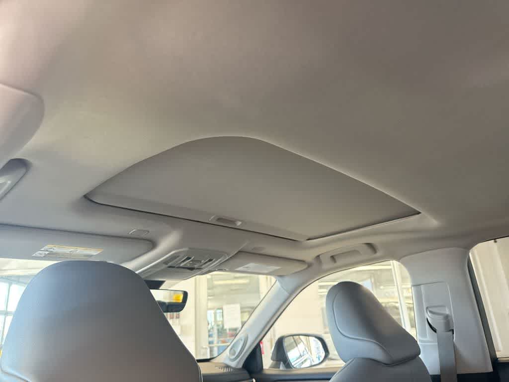 Thumbnail: 2023 Toyota Highlander - 20