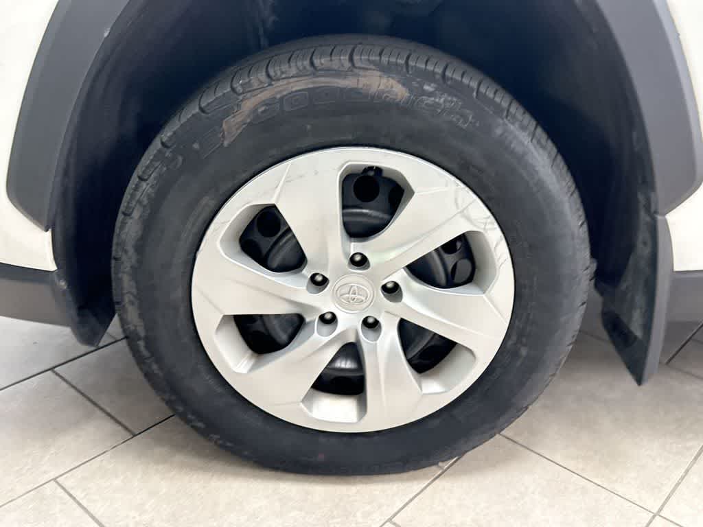 Thumbnail: 2022 Toyota RAV4 - 16