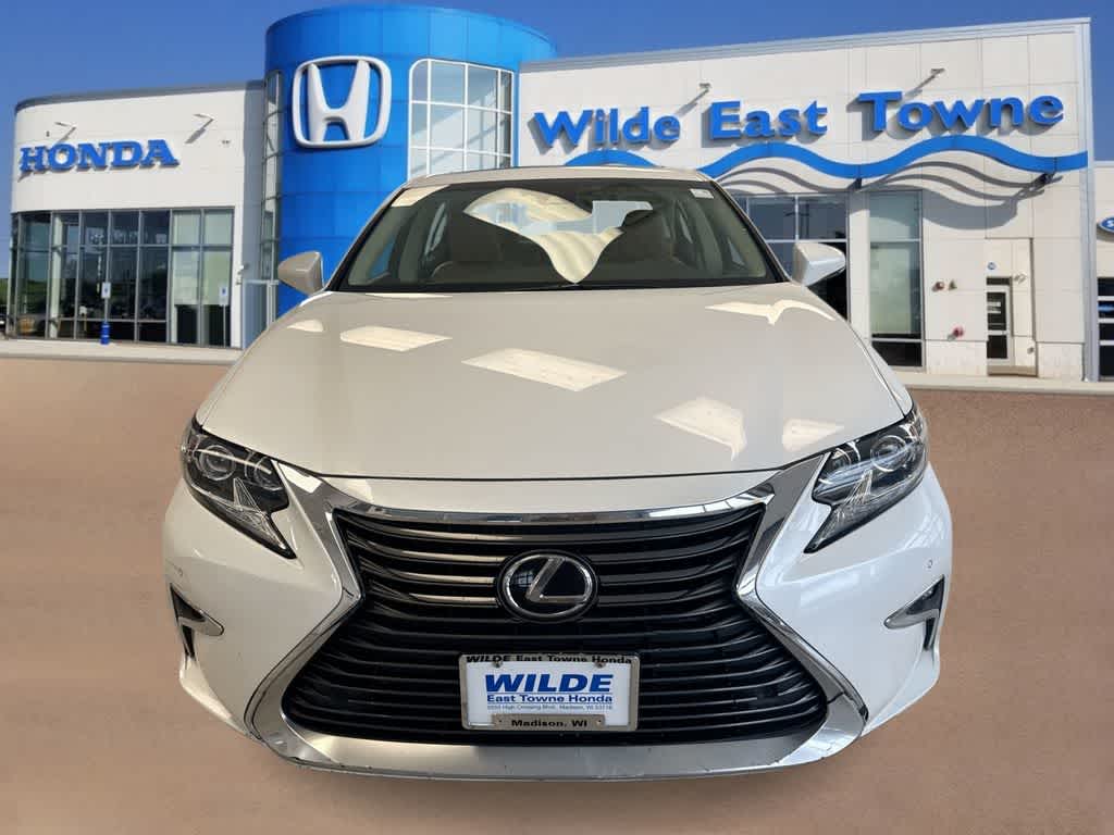 Thumbnail: 2018 Lexus ES - 3