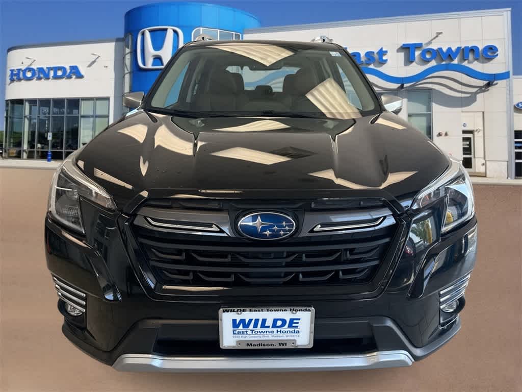 2022 Subaru Forester Touring photo 2