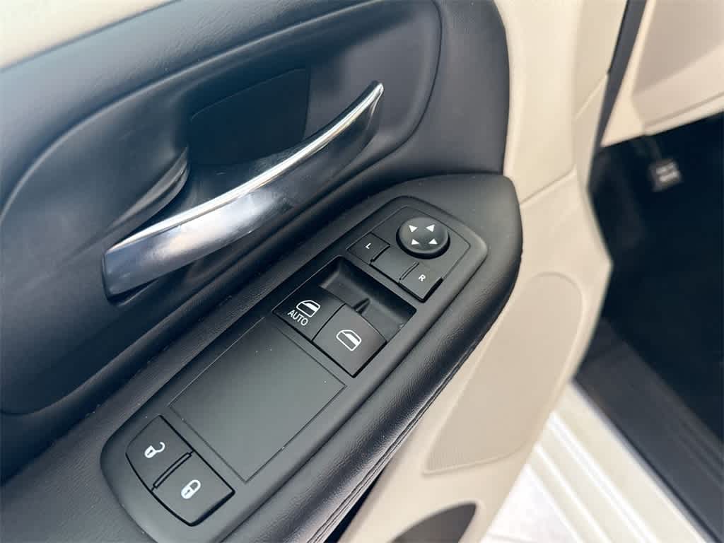 Thumbnail: 2015 Dodge Grand Caravan - 17