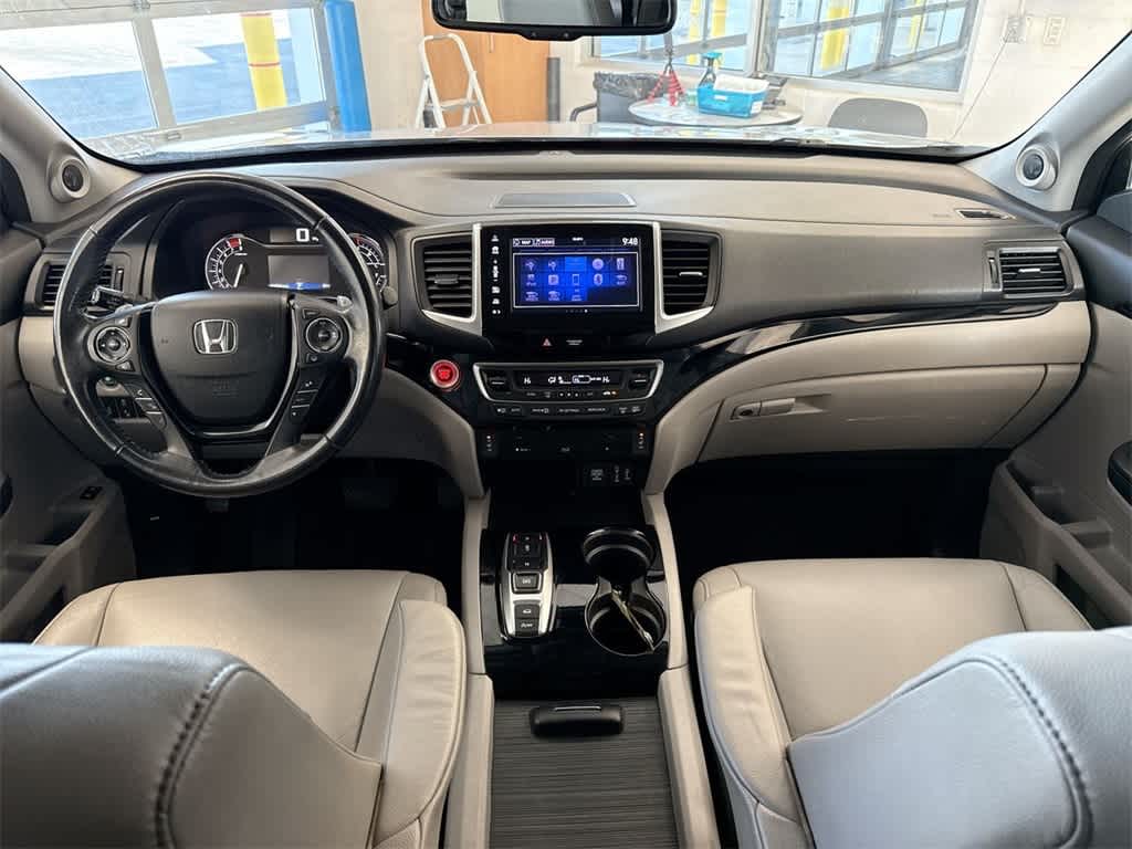 Thumbnail: 2017 Honda Pilot - 16