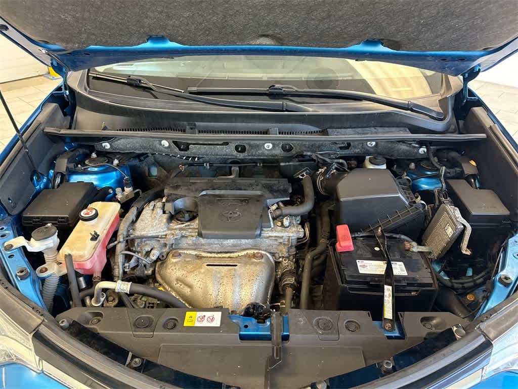 Thumbnail: 2017 Toyota RAV4 - 15