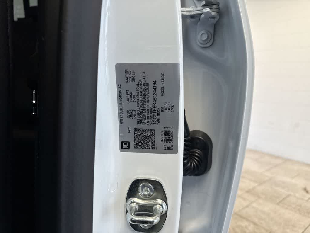 Thumbnail: 2025 Chevrolet Colorado - 38