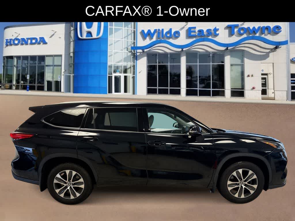 Thumbnail: 2022 Toyota Highlander - 10