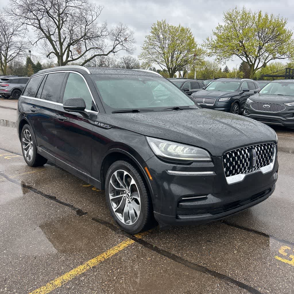 Thumbnail: 2023 Lincoln Aviator - 4