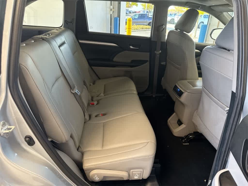Thumbnail: 2019 Toyota Highlander - 22