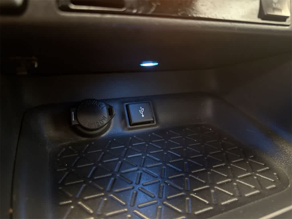 Thumbnail: 2020 Toyota RAV4 - 32