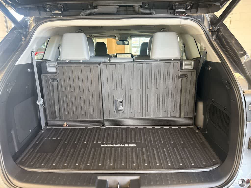 Thumbnail: 2023 Toyota Highlander - 36