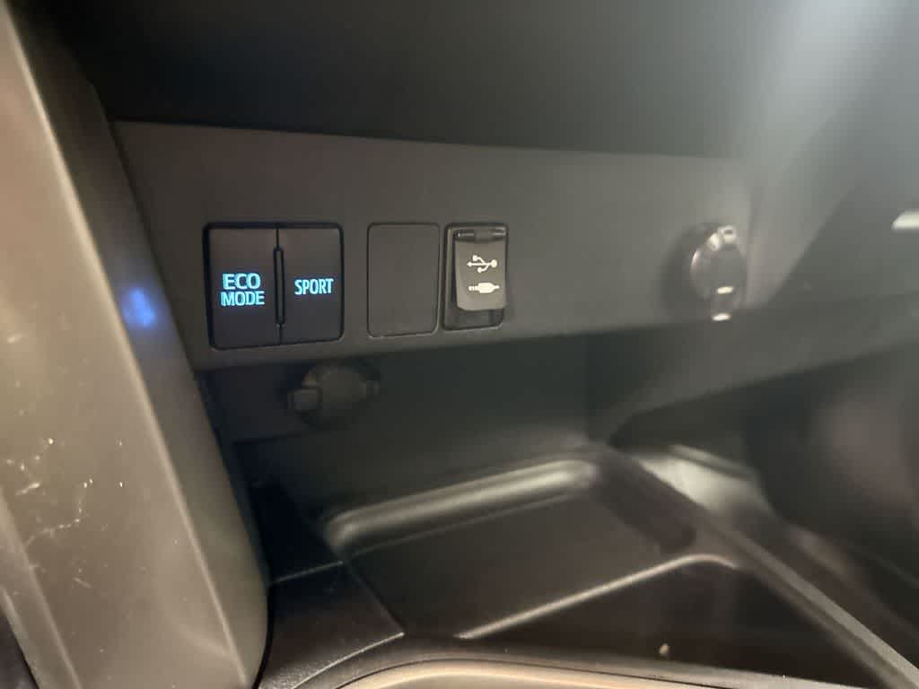 Thumbnail: 2018 Toyota RAV4 - 33