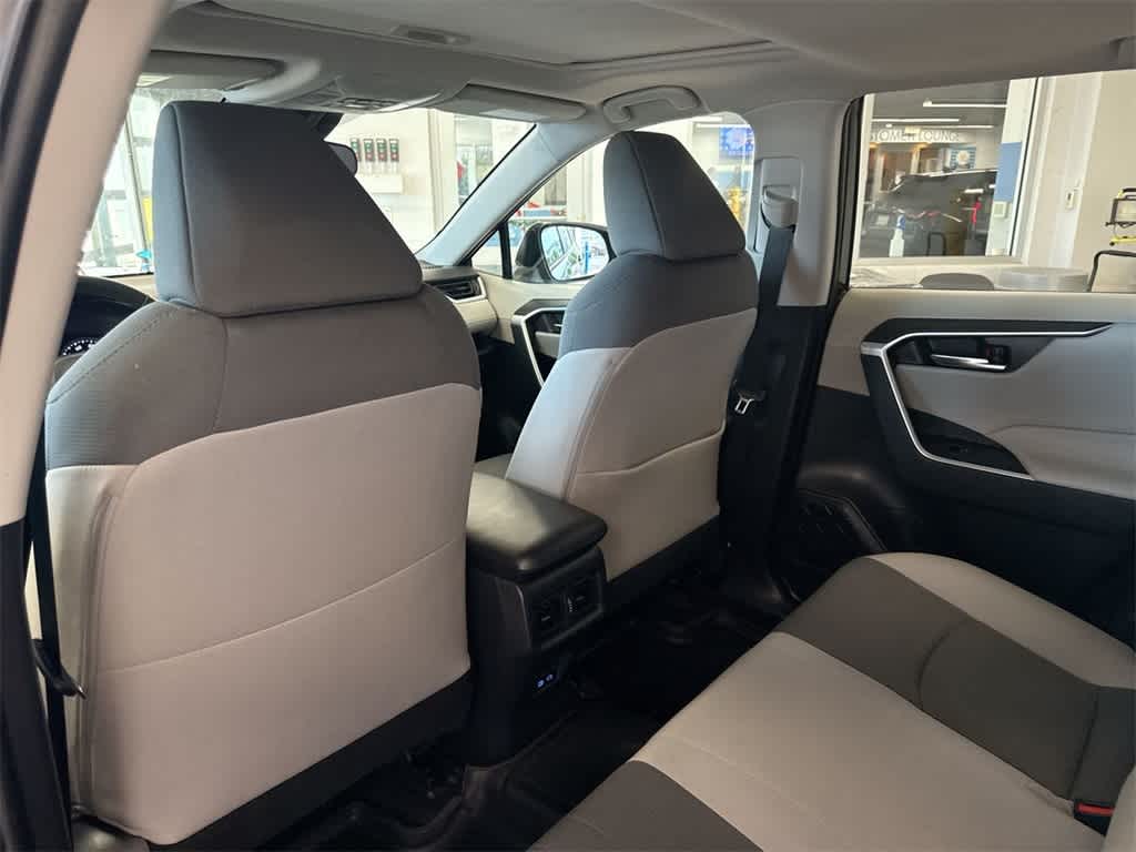 Thumbnail: 2022 Toyota RAV4 - 17