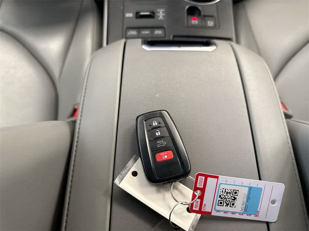 Thumbnail: 2022 Toyota Highlander - 37