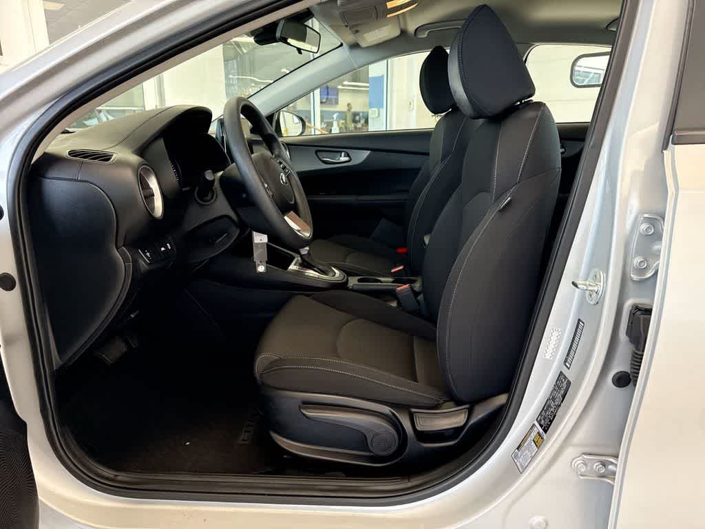 Thumbnail: 2020 Kia Forte - 16