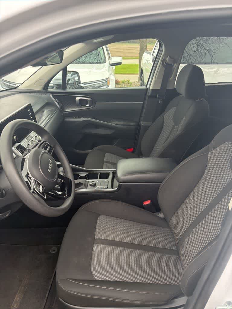 Thumbnail: 2023 Kia Sorento - 7