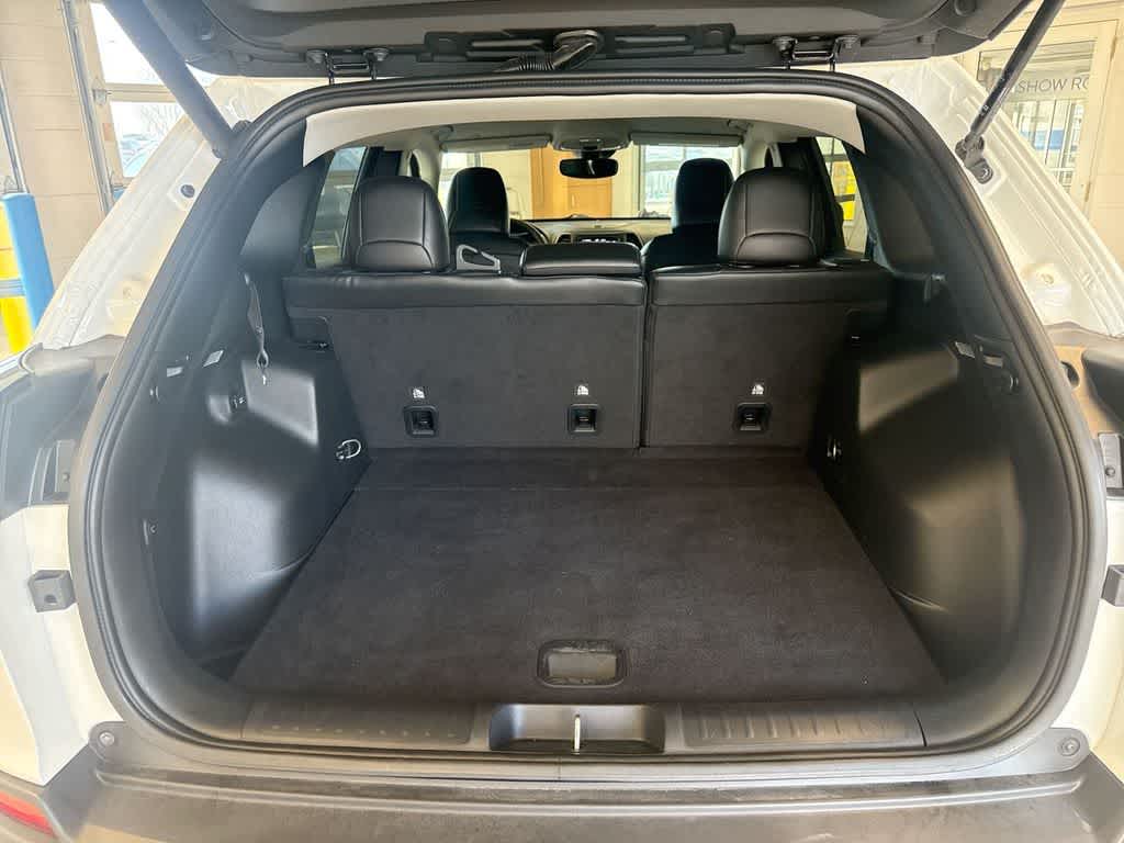 Thumbnail: 2021 Jeep Cherokee - 35